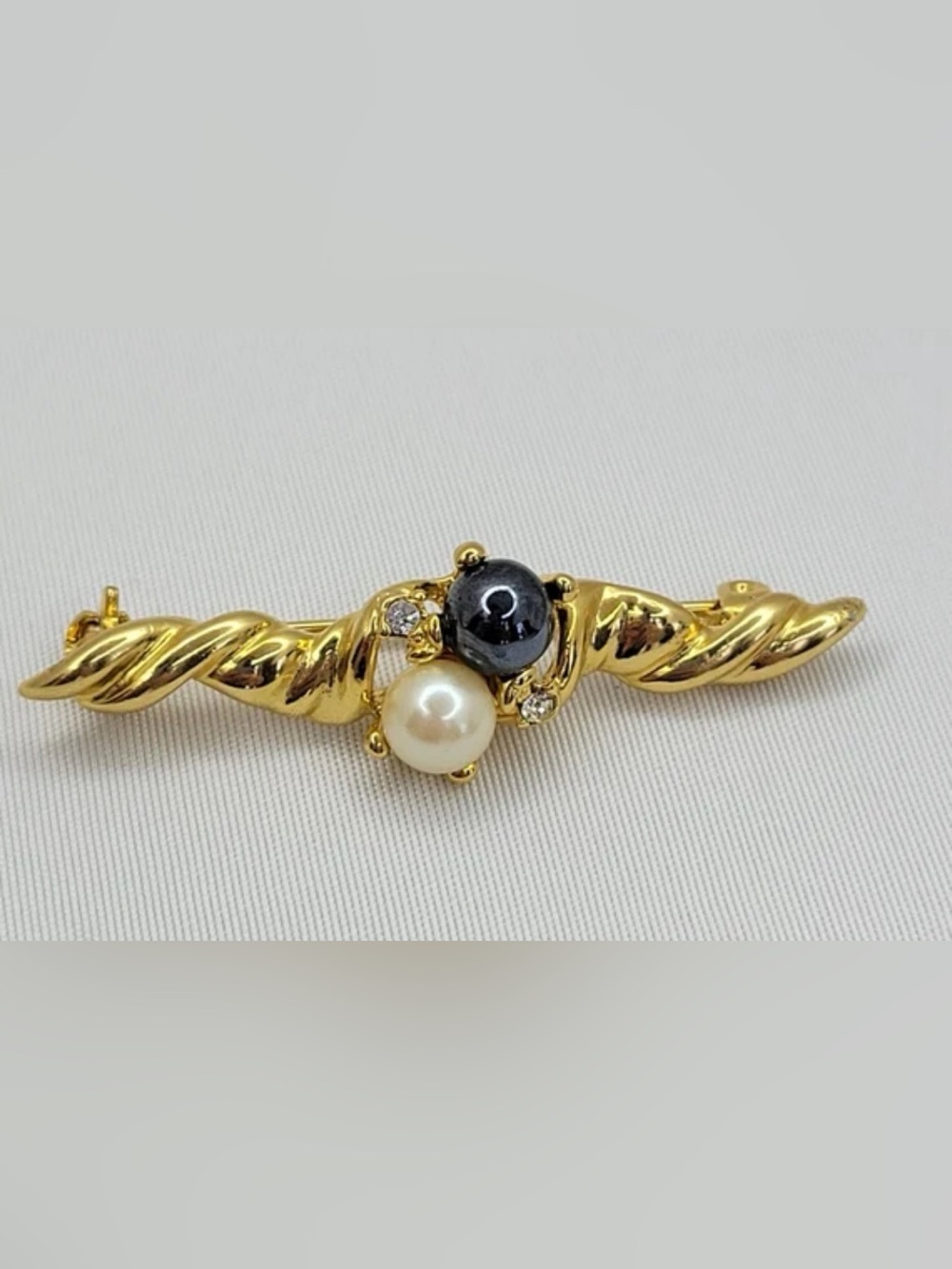 Vintage 1928 Jewelry Co Bar Brooch Pin White & Black